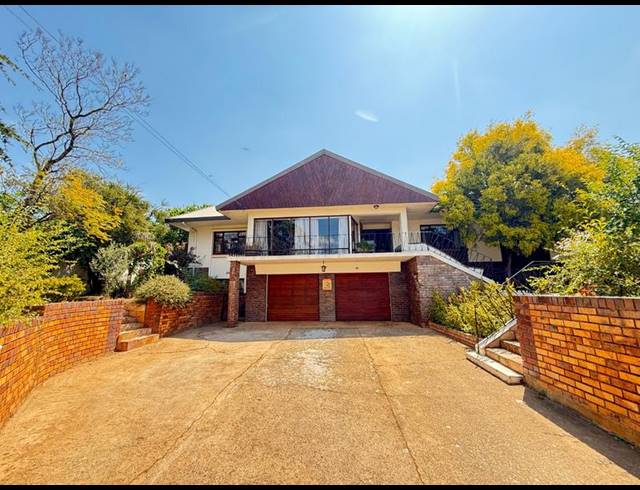 5 BEDROOM HOUSE FOR SALE IN BERGZICHT